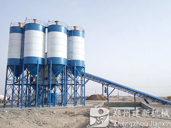 新疆180混凝土ky体育(中国)官方网站站工作现场