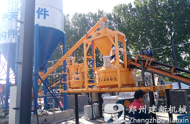 洛阳25混凝土ky体育(中国)官方网站站与制砖机结合使用案例